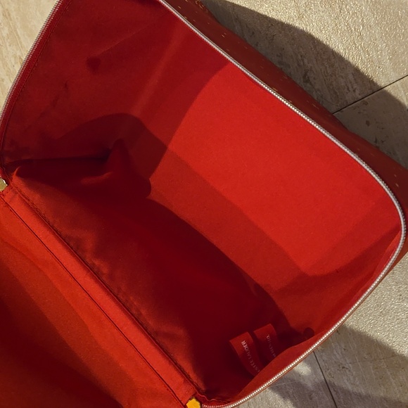 Estee Lauder Limited Edition Red Zipper Travel Train Case - Picture 8 of 9